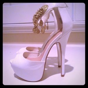 White pumps size 6, six inch heel